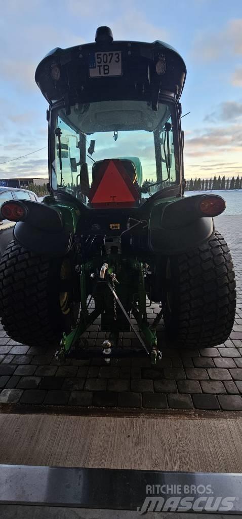 John Deere 4052 R الجرارات