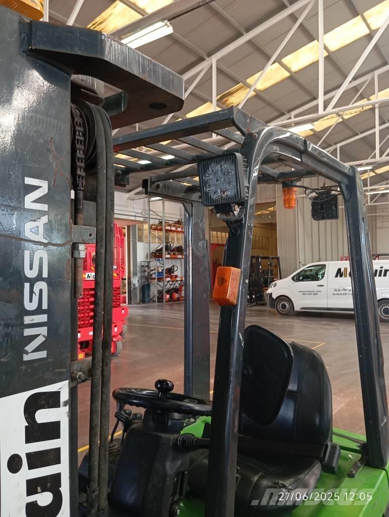 Nissan 1N1L180Q شاحنات الديزل