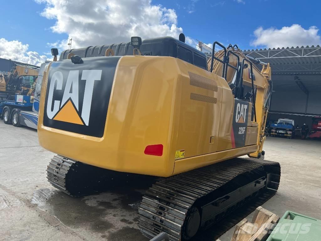 CAT 326 F L حفارات زحافة