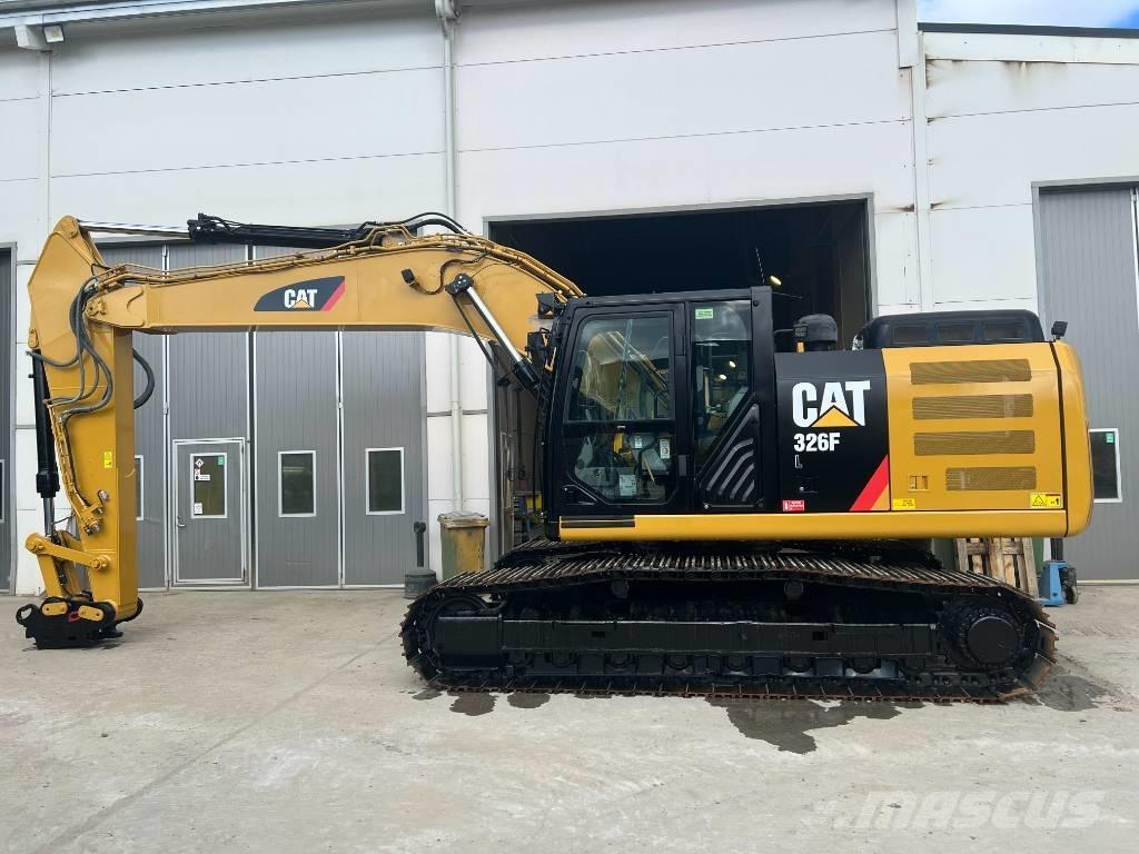 CAT 326 F L حفارات زحافة