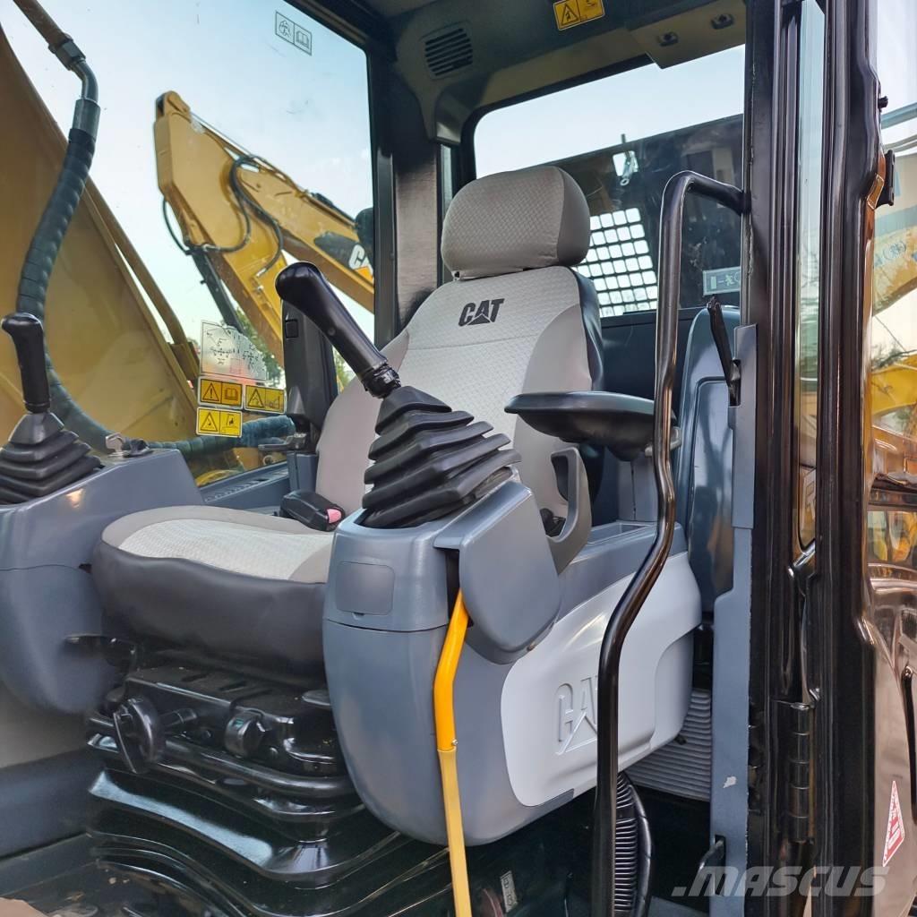 CAT 320 D2 حفارات زحافة