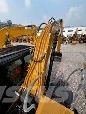 CAT 320 D حفارات زحافة