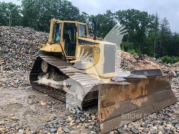CAT D6N LGP بلدوزرات مجنزرة