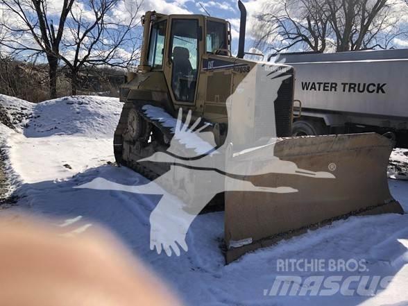 CAT D6N LGP بلدوزرات مجنزرة