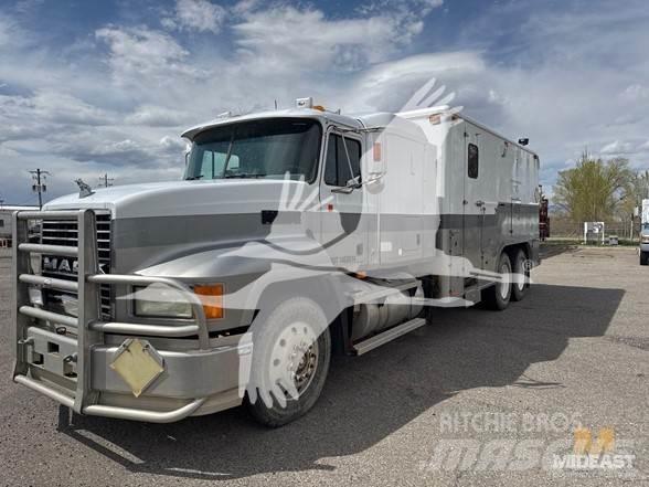 Mack CH613 أخرى