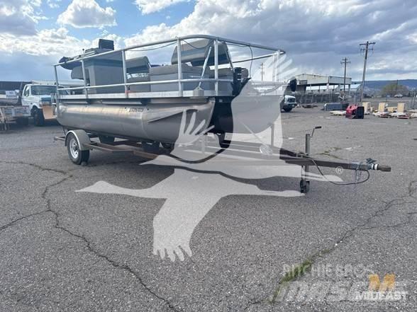  PONTOON BOAT أخرى