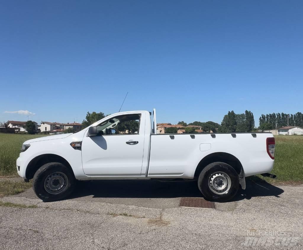 Ford Ranger XL شاحنات خفيفة/مفصلية الجوانب