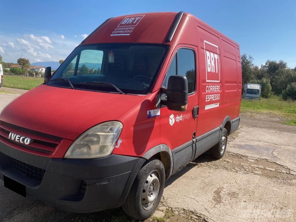 Iveco 35S شاحنة مقفلة