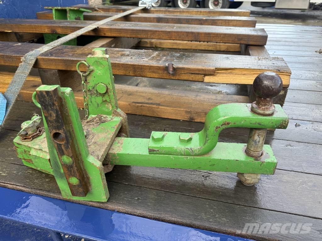 John Deere 5085 GV الجرارات