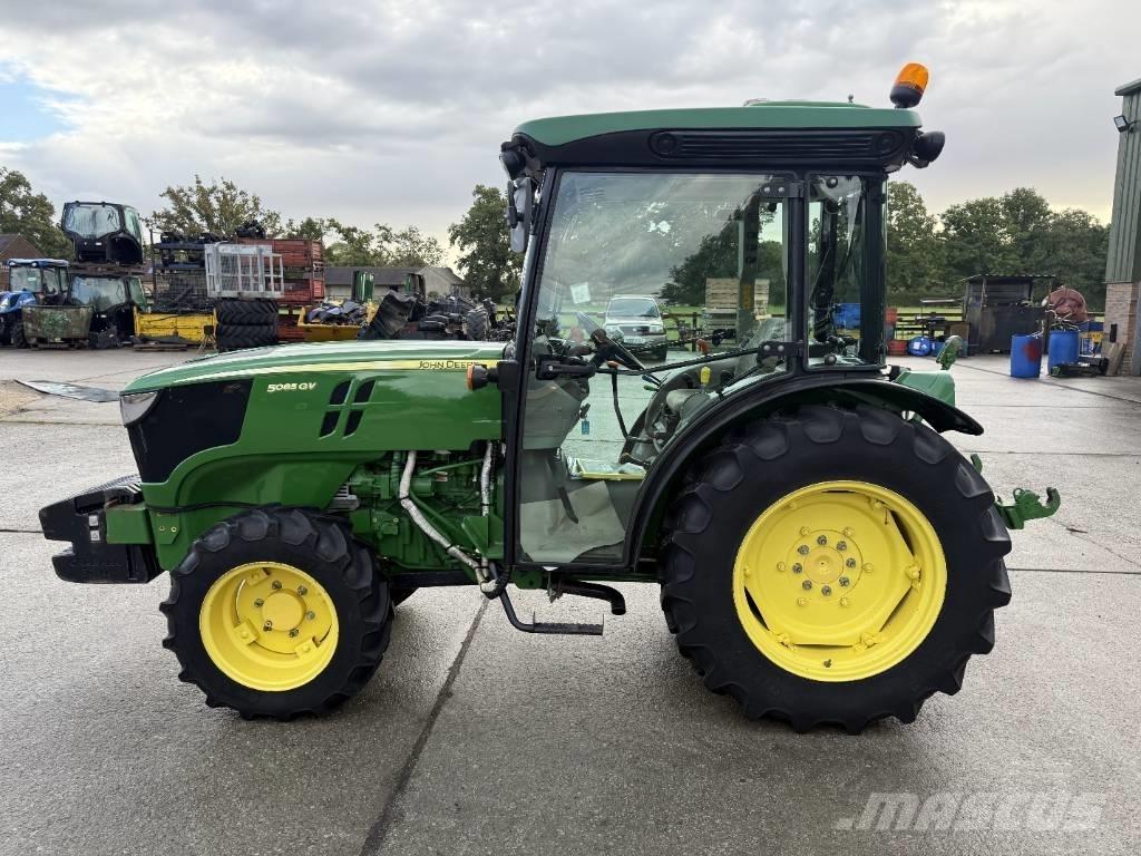 John Deere 5085 GV الجرارات