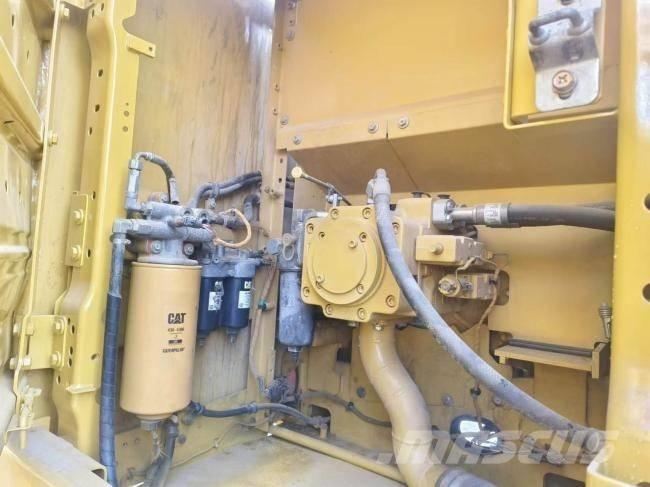 CAT 320 GC حفارات زحافة