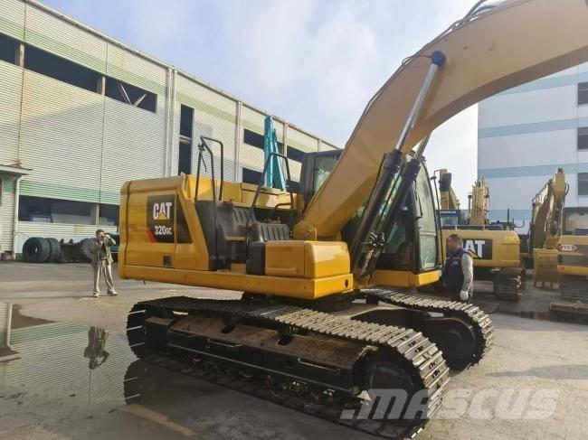 CAT 320 GC حفارات زحافة