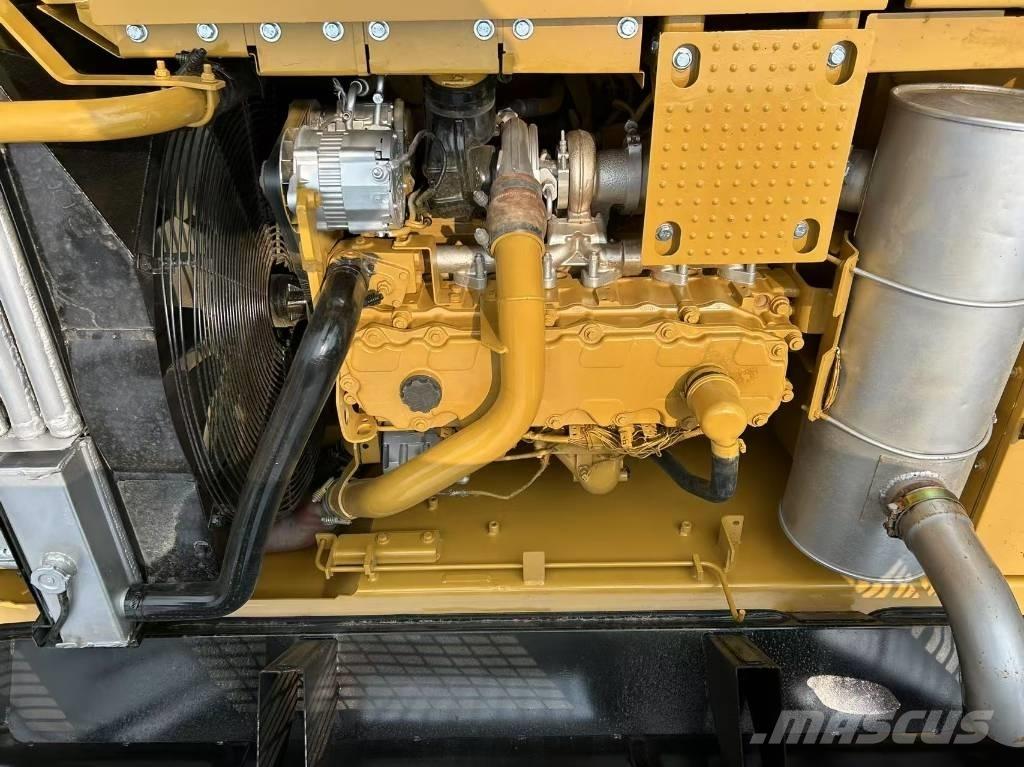 CAT 329 D حفارات زحافة