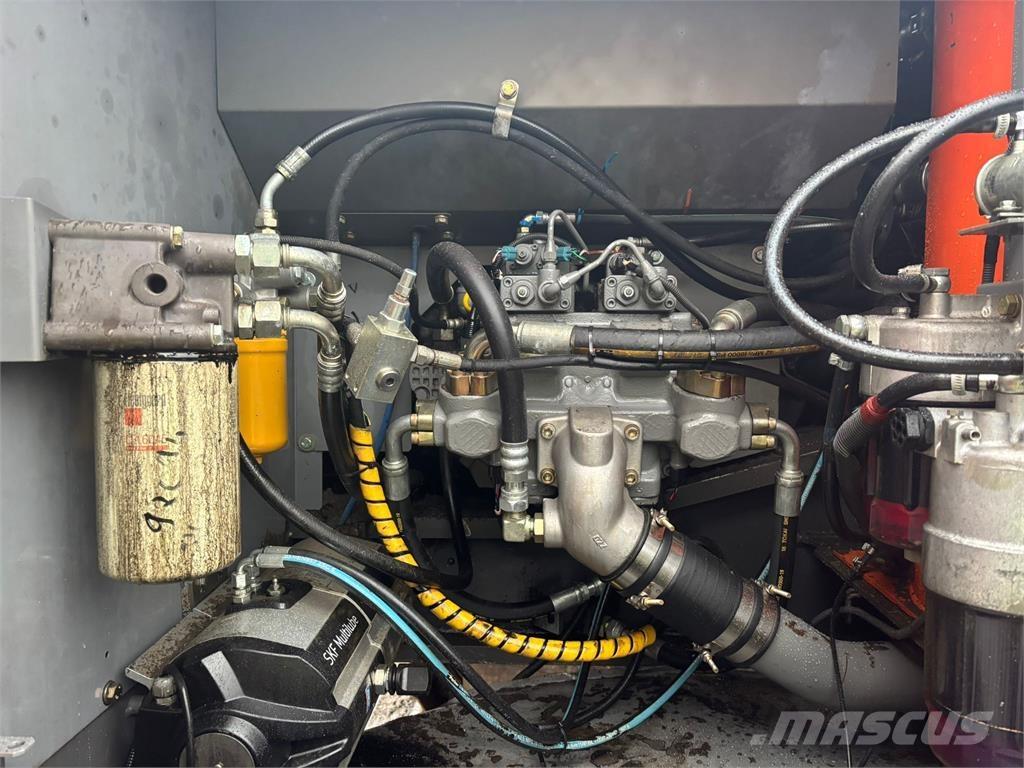 Hitachi ZX250LC-3 حفارات زحافة