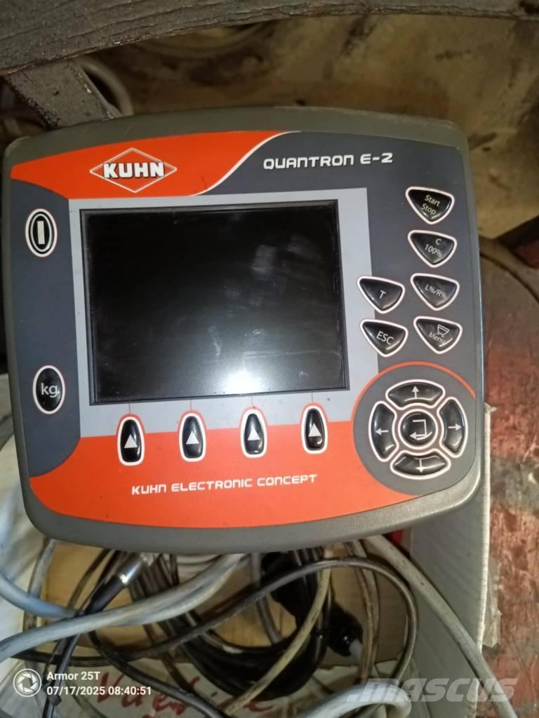 Kuhn AXIS 20.1W معدات فرد المواد المعدنية