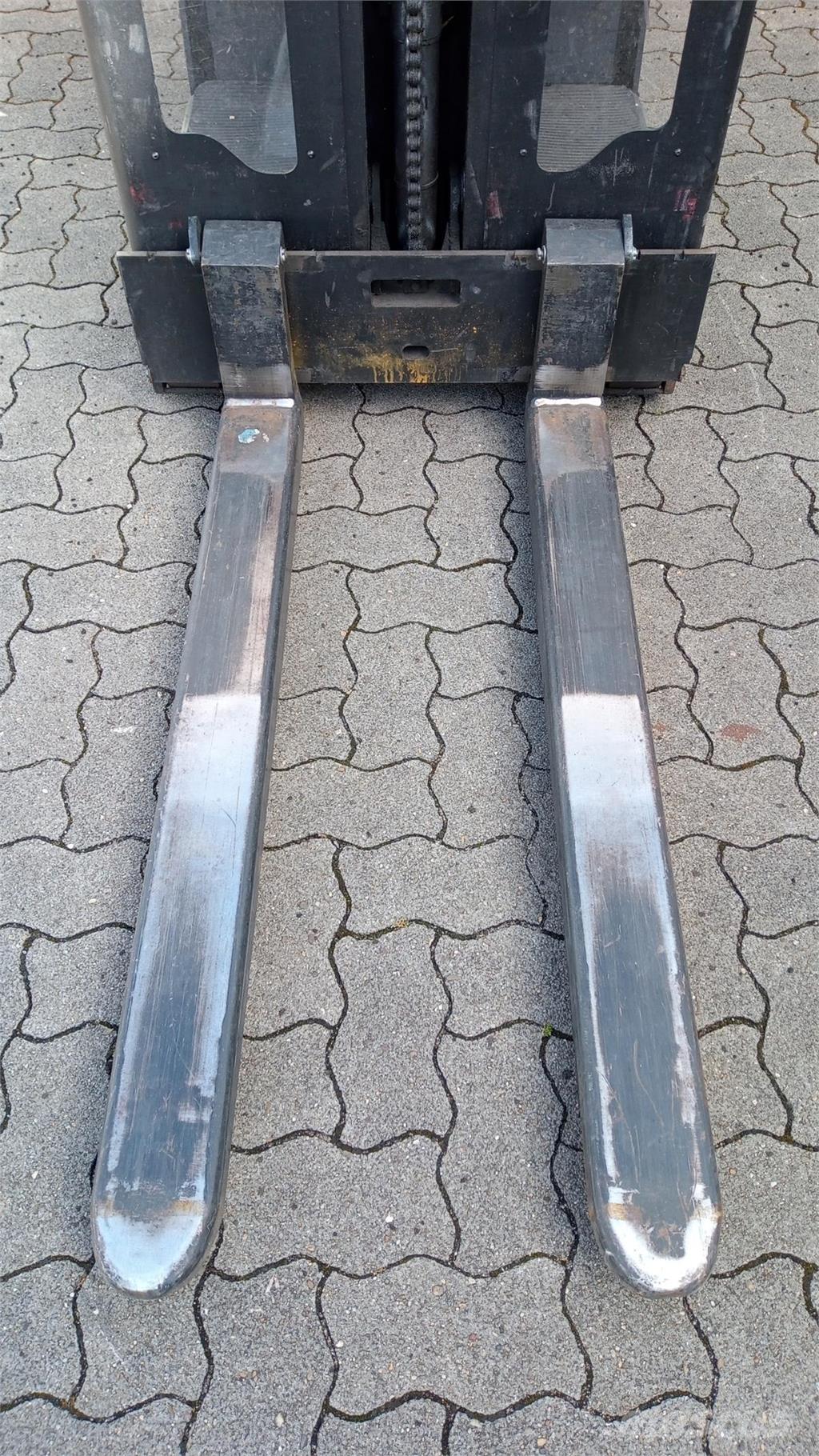 Toyota OSE100 شاحنات مناولة ذاتية الدفع