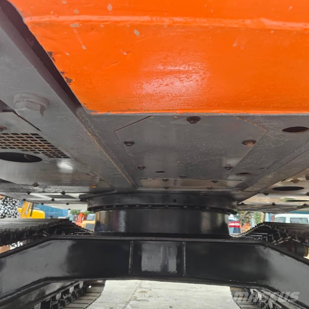 Hitachi ZX 120 حفارات زحافة