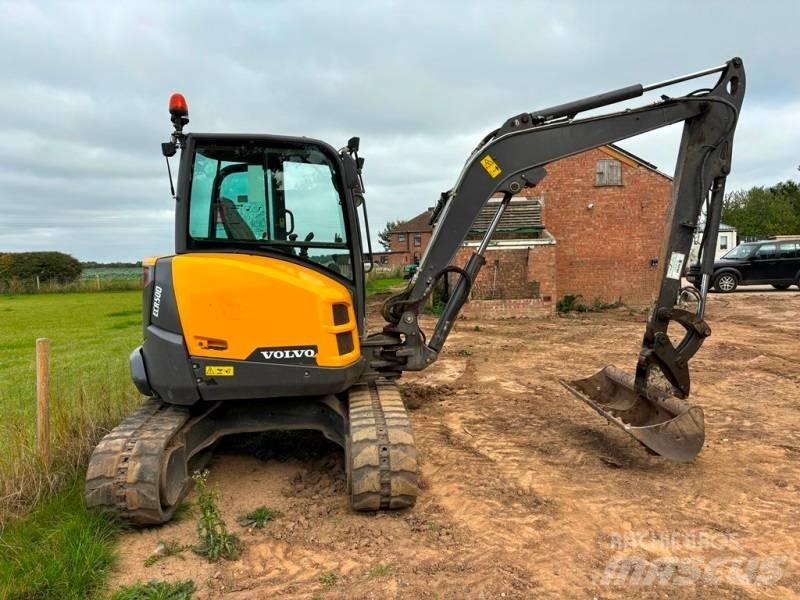 Volvo EC 50 D حفارات صغيرة أقل من 7 طن (حفارات صغيرة)