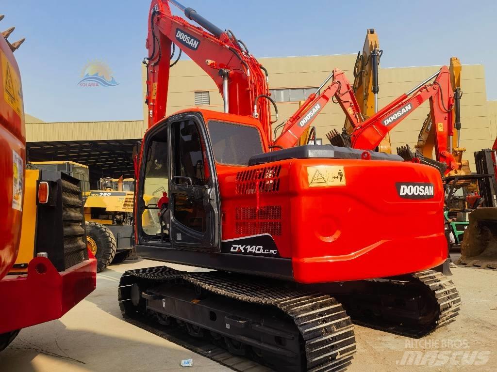 Doosan DX 140 LC حفارات زحافة