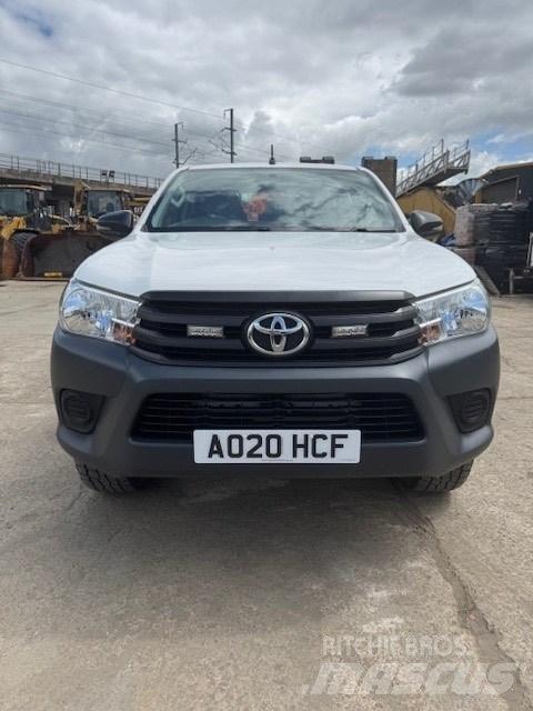 Toyota Hilux شاحنات خفيفة/مفصلية الجوانب