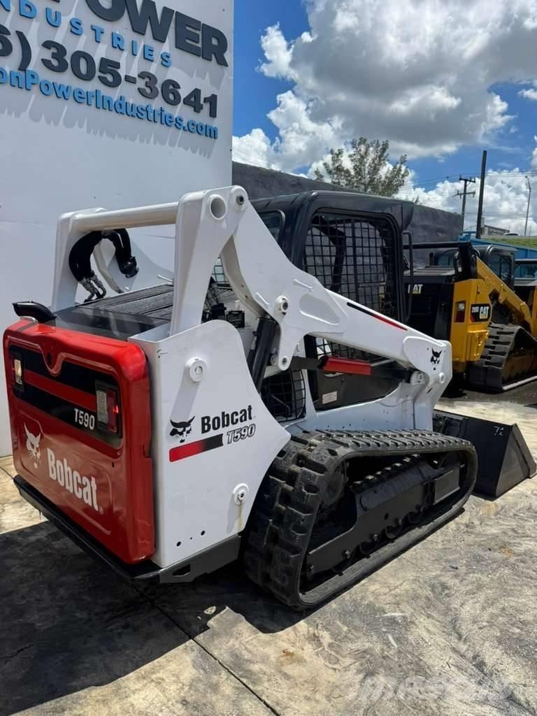 Bobcat T 590 لوادر انزلاقية التوجيه