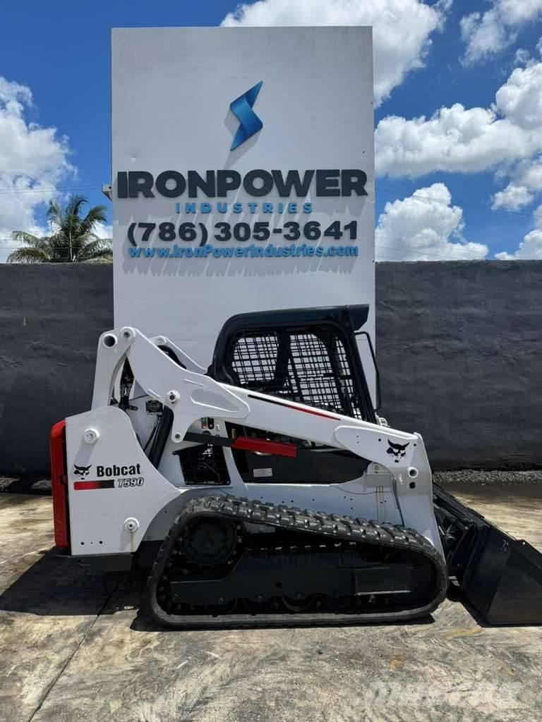 Bobcat T 590 لوادر انزلاقية التوجيه