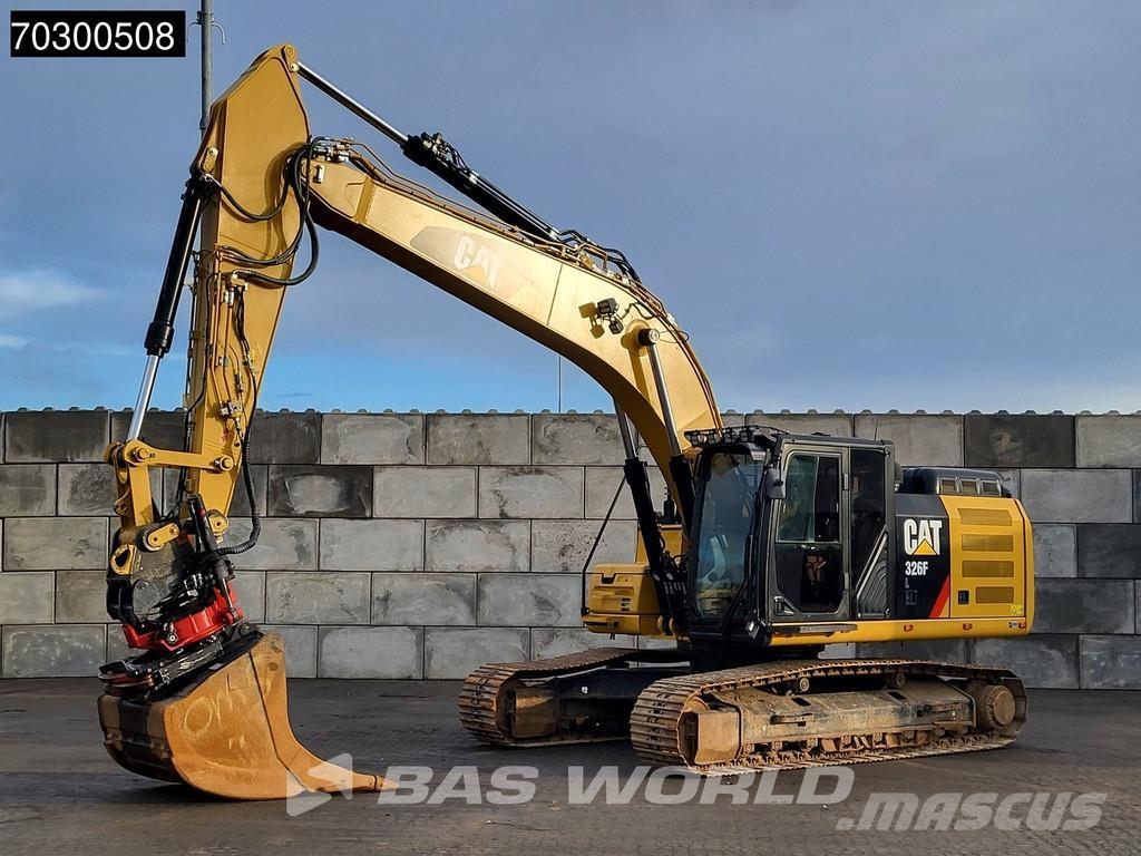 CAT 326 F L حفارات زحافة