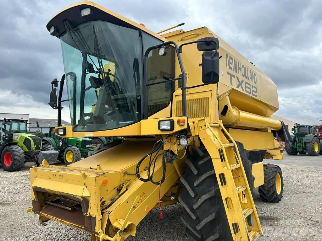 New Holland TX 62 حصادات