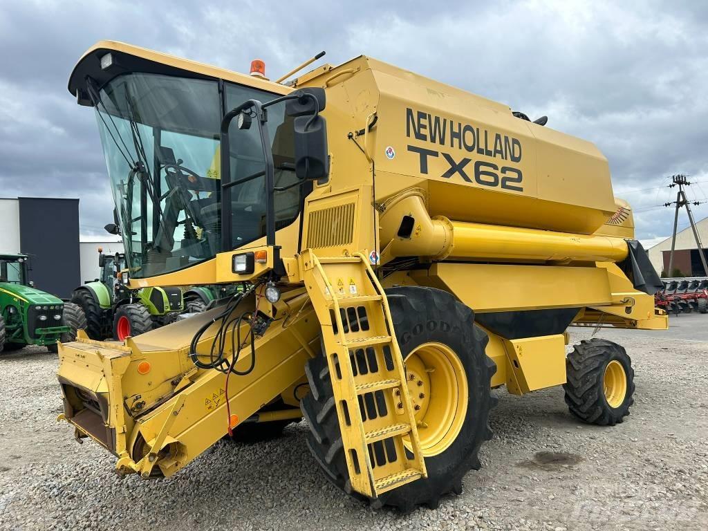 New Holland TX 62 حصادات