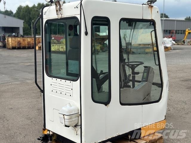 Liebherr A 924 B CAB كابينة والداخلية