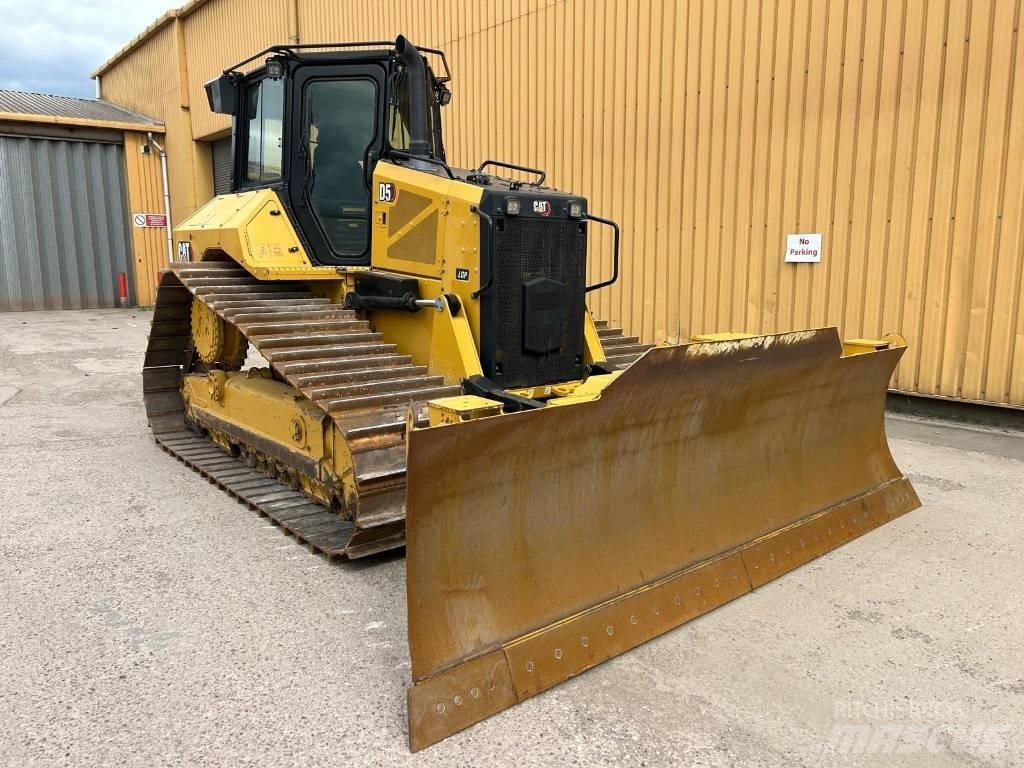 CAT D 5 LGP بلدوزرات مجنزرة
