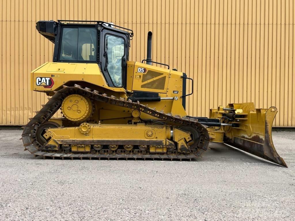 CAT D 5 LGP بلدوزرات مجنزرة