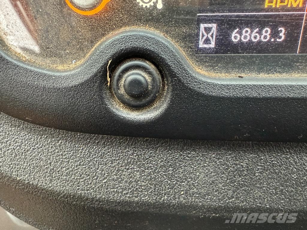 JCB 413 S لوادر بعجل