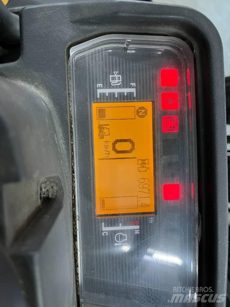 CAT DP 30 N شاحنات الديزل