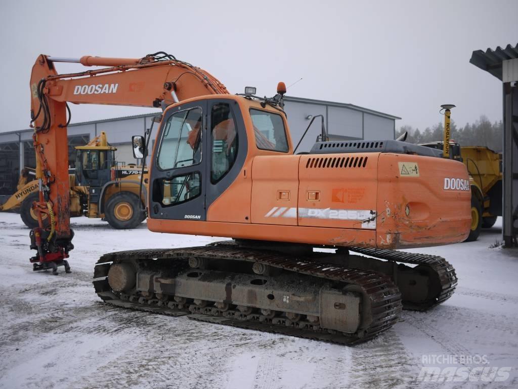 Doosan DX 225 LC حفارات زحافة