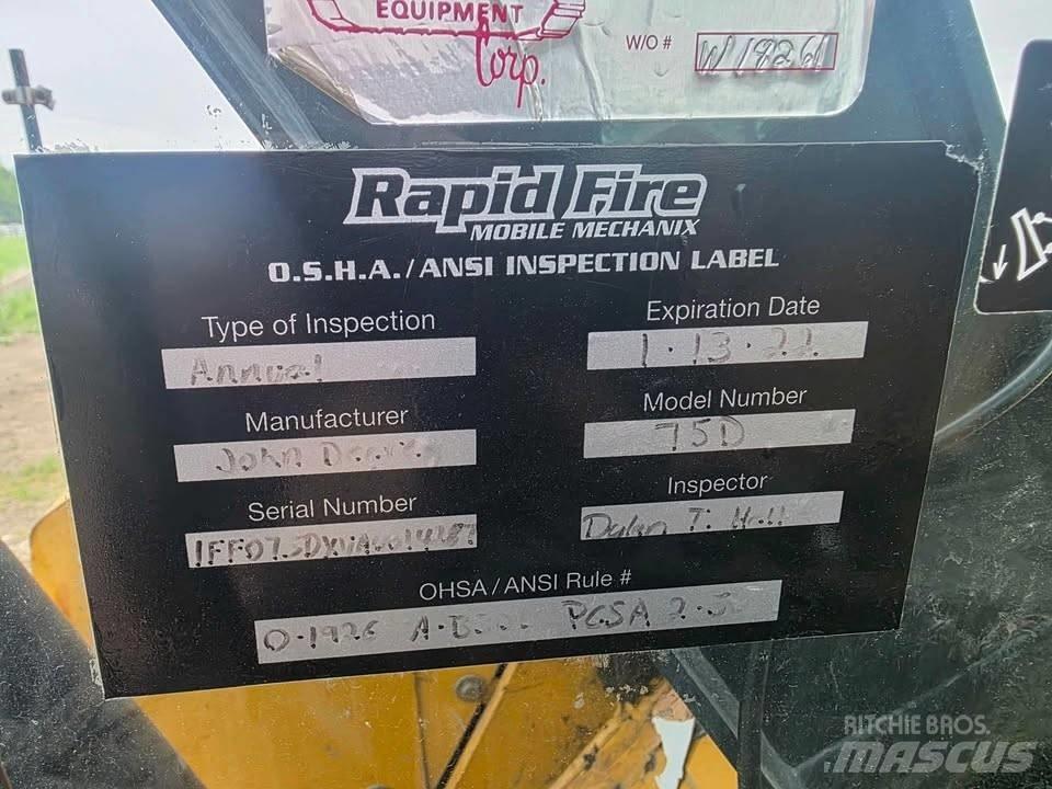 DEERE 75D حفارات زحافة
