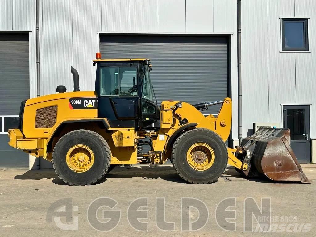 CAT 938M لوادر بعجل