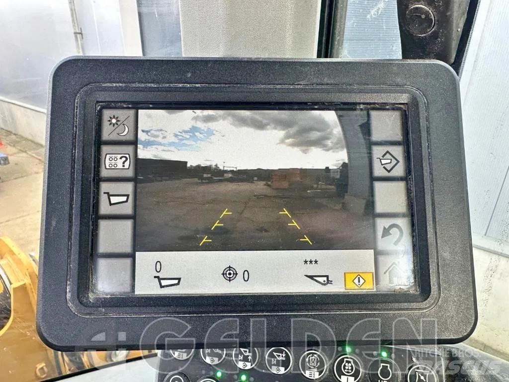 CAT 938M لوادر بعجل