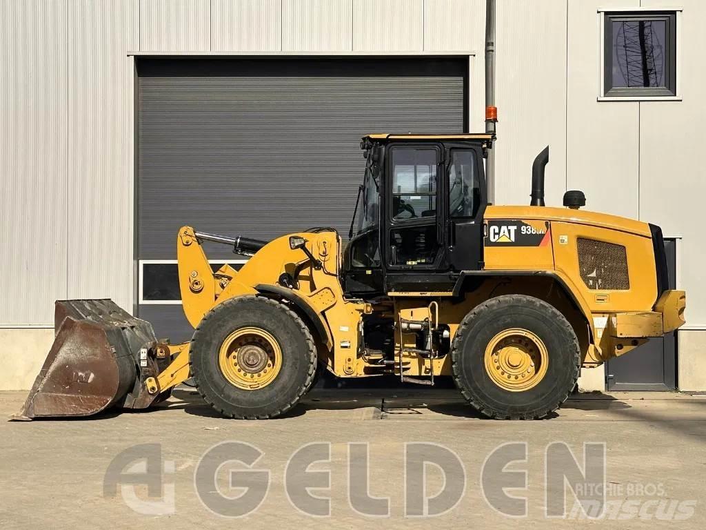 CAT 938M لوادر بعجل
