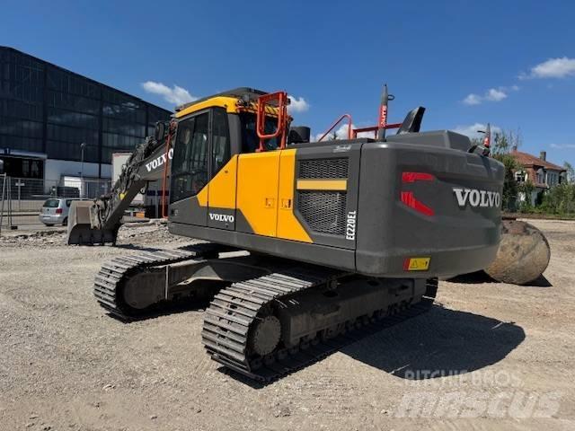 Volvo EC220EL حفارات زحافة
