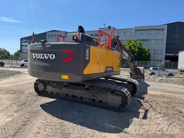 Volvo EC220EL حفارات زحافة