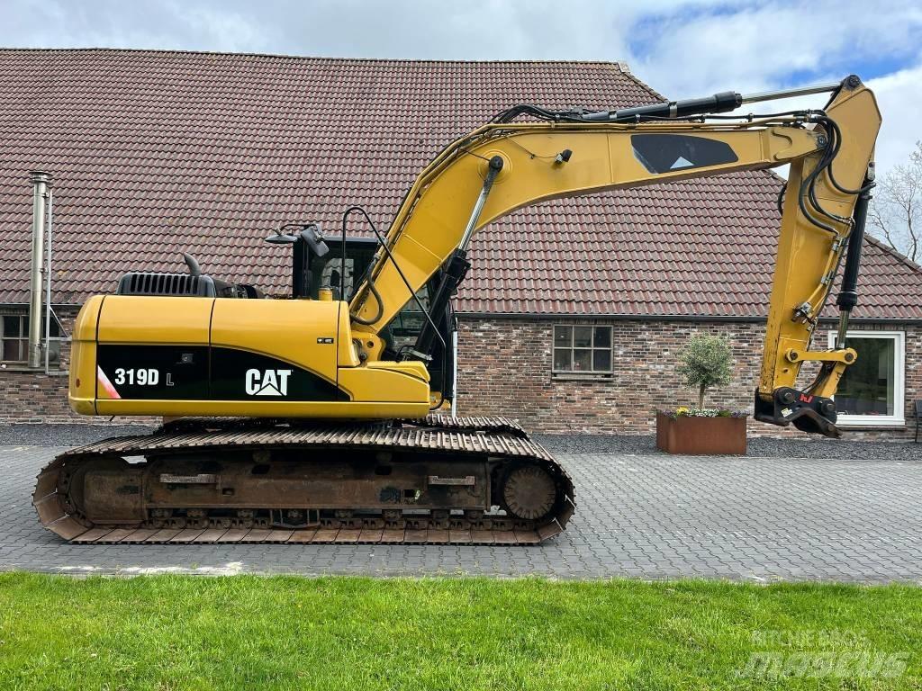 CAT 319 D L حفارات زحافة