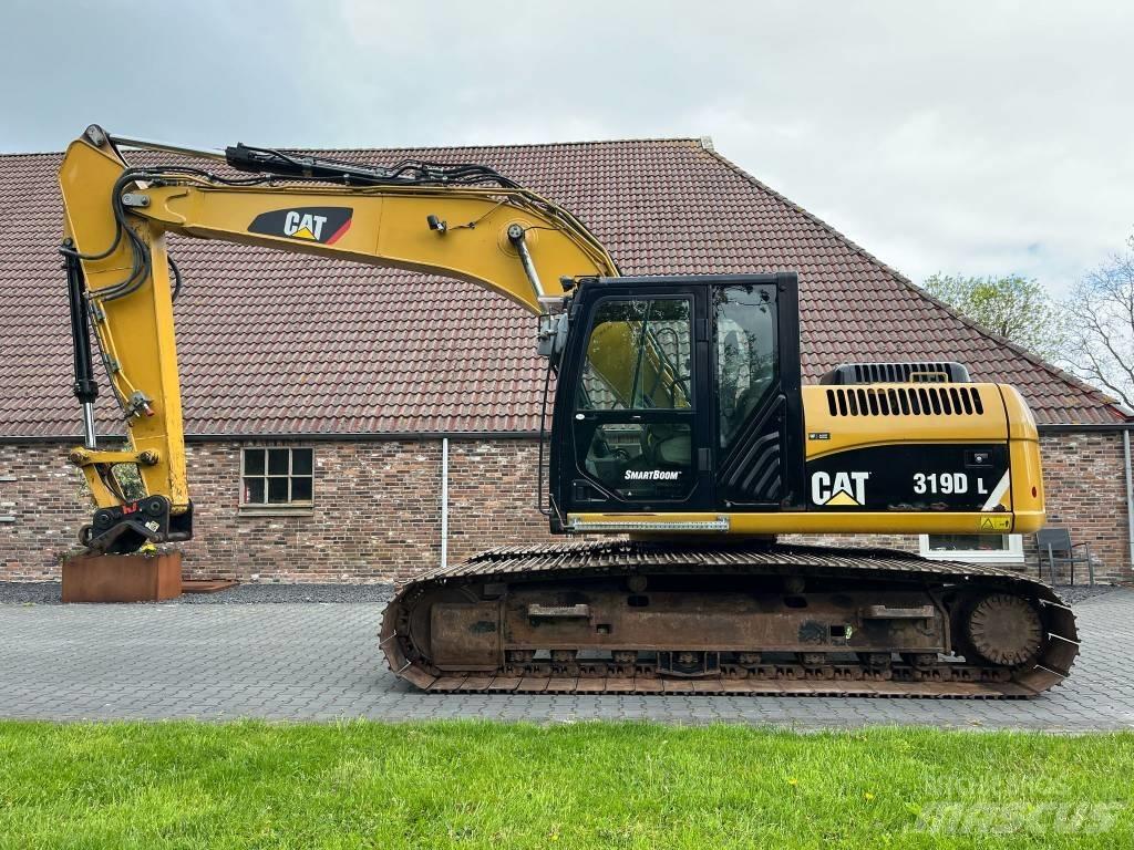 CAT 319 D L حفارات زحافة