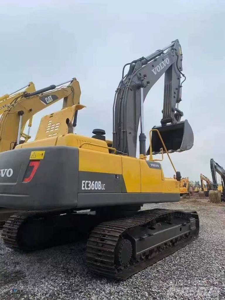 Volvo 360BLC حفارات زحافة