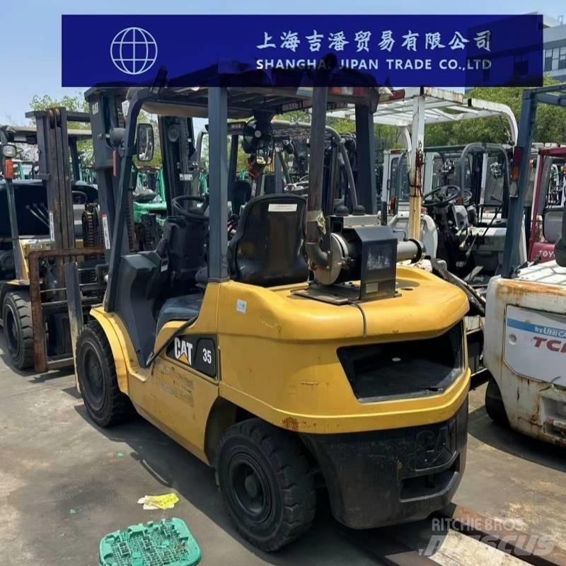 CAT DP 35 N شاحنات الديزل