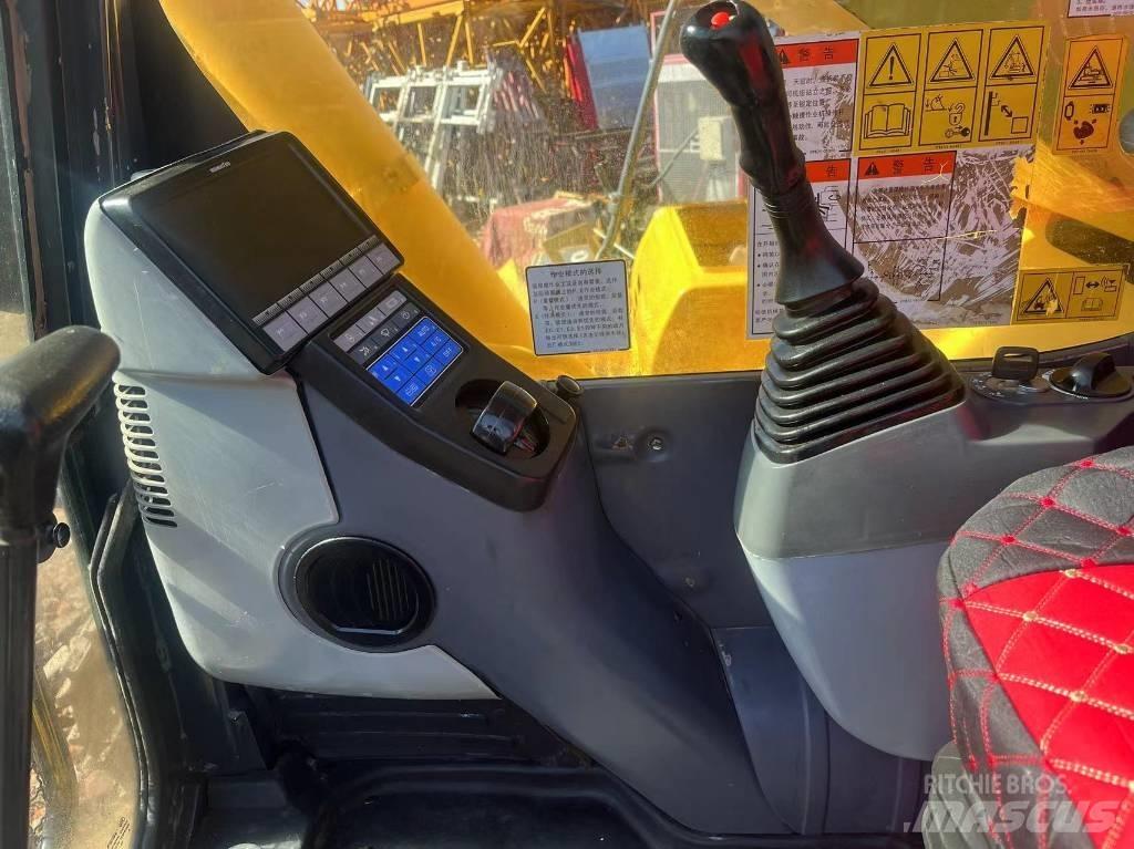 Komatsu PC 450 LC-8 حفارات زحافة