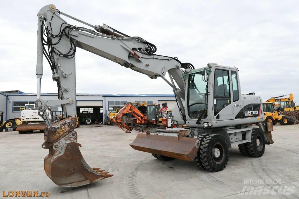 CAT M 313 D حفارات بعجل