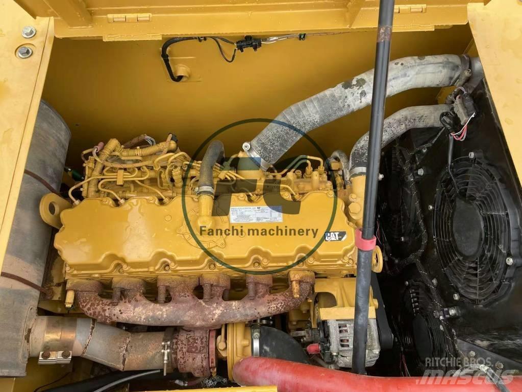 CAT 320 حفارات زحافة