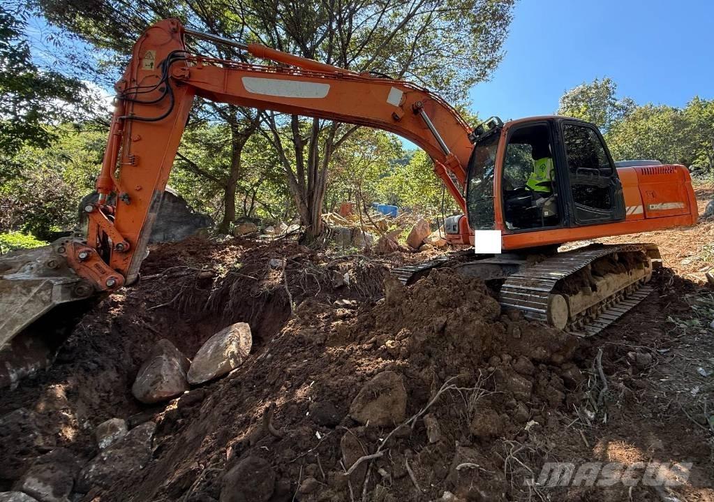 Doosan DX 220 LCA حفارات زحافة
