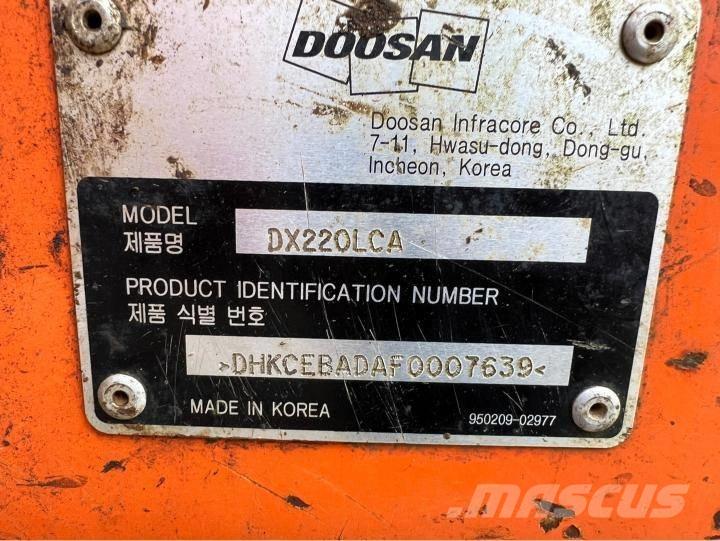 Doosan DX220LCA حفارات وسط 7 طن - 12 طن